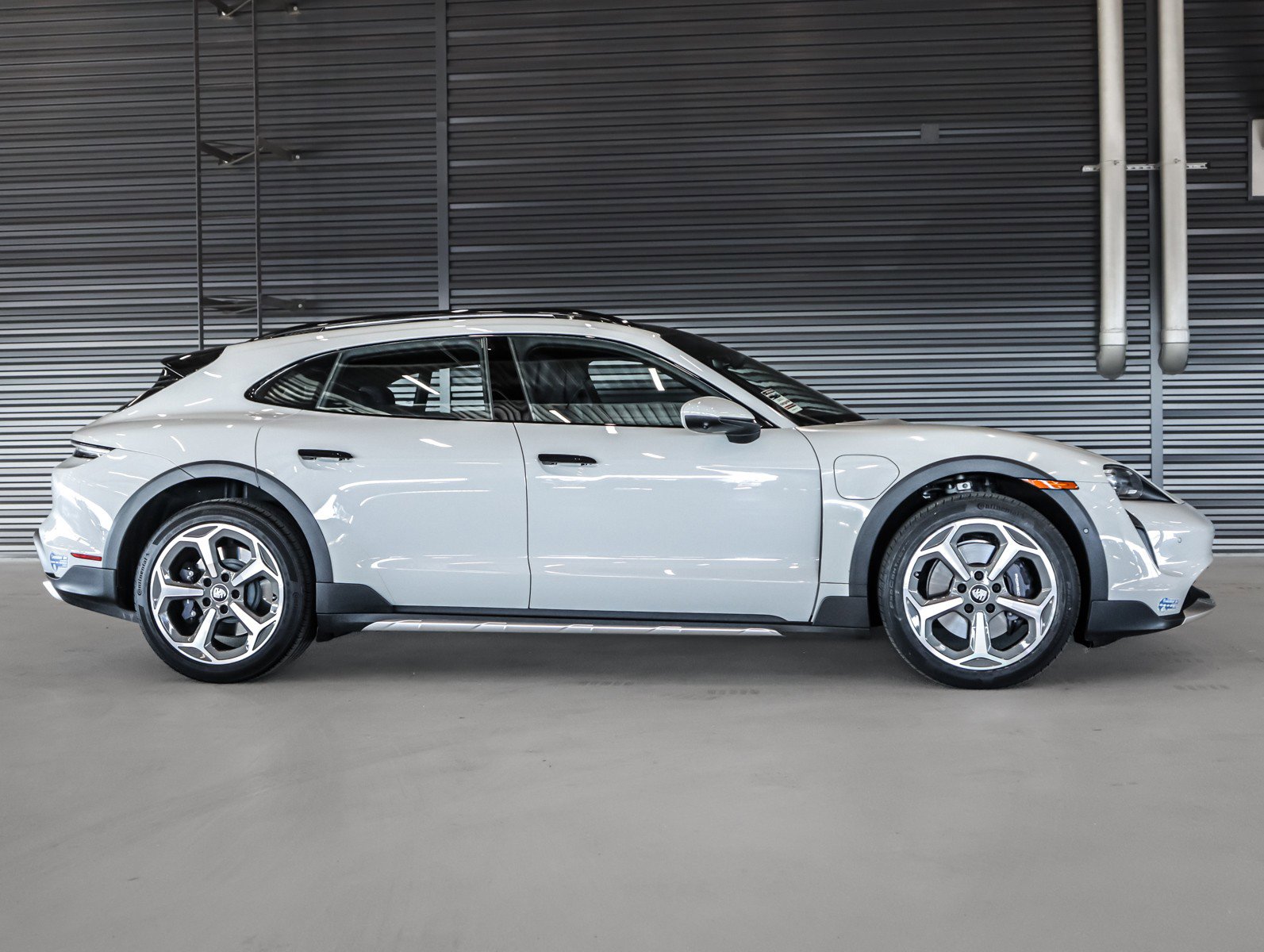 Used 2021 Porsche Taycan 4 Cross Turismo image 11