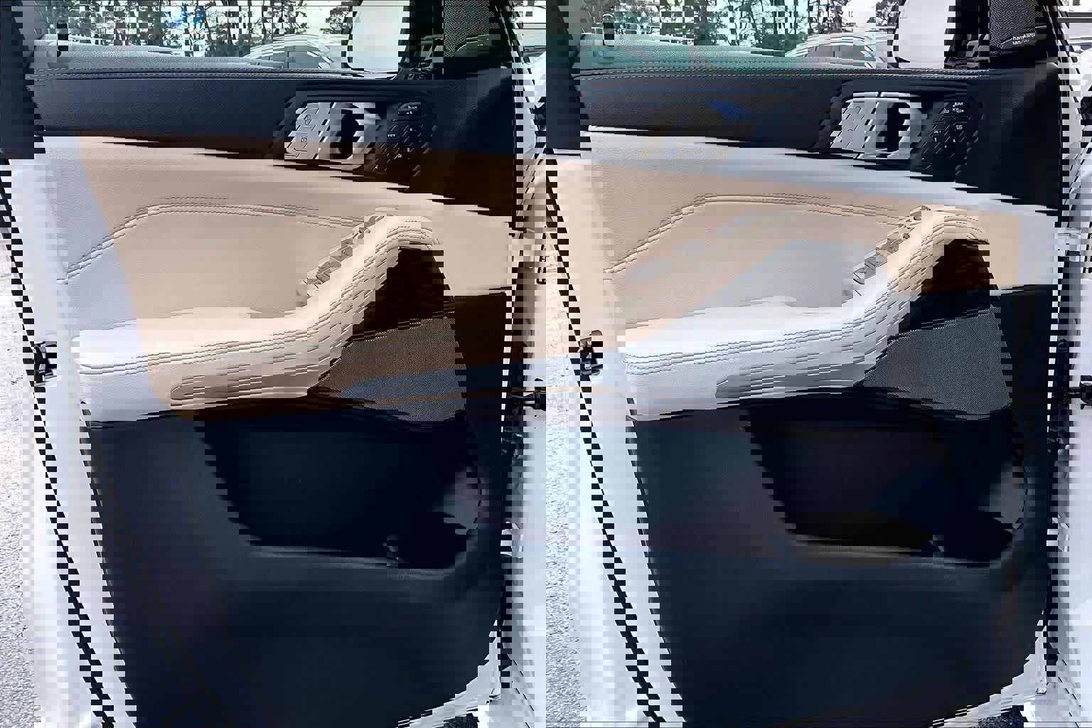 Used 2021 BMW X7 xDrive40i w/ Premium Package image 22