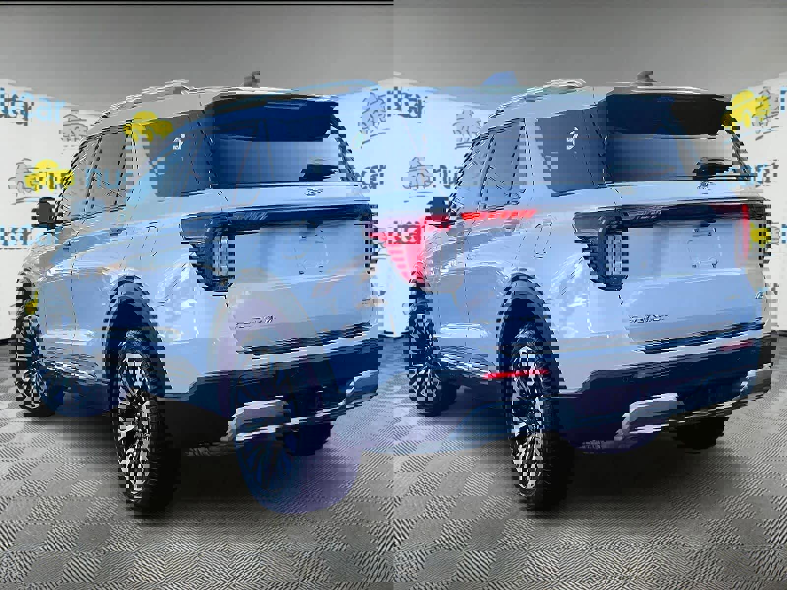 Used 2025 Ford Explorer Platinum w/ LUX Leather Package image 4