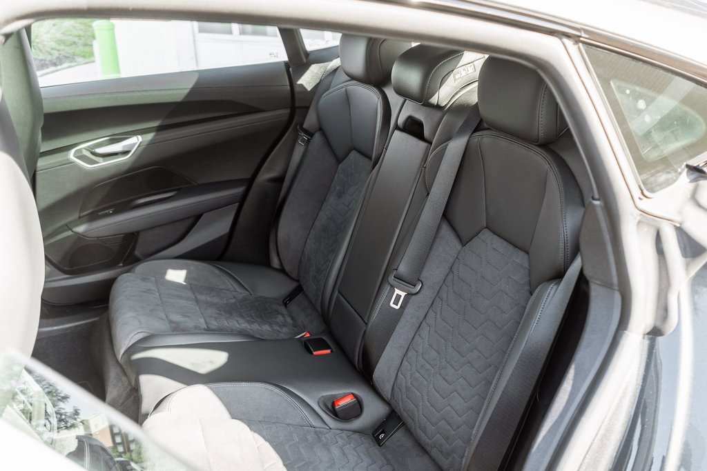 Used 2022 Audi e-tron GT Premium Plus image 22