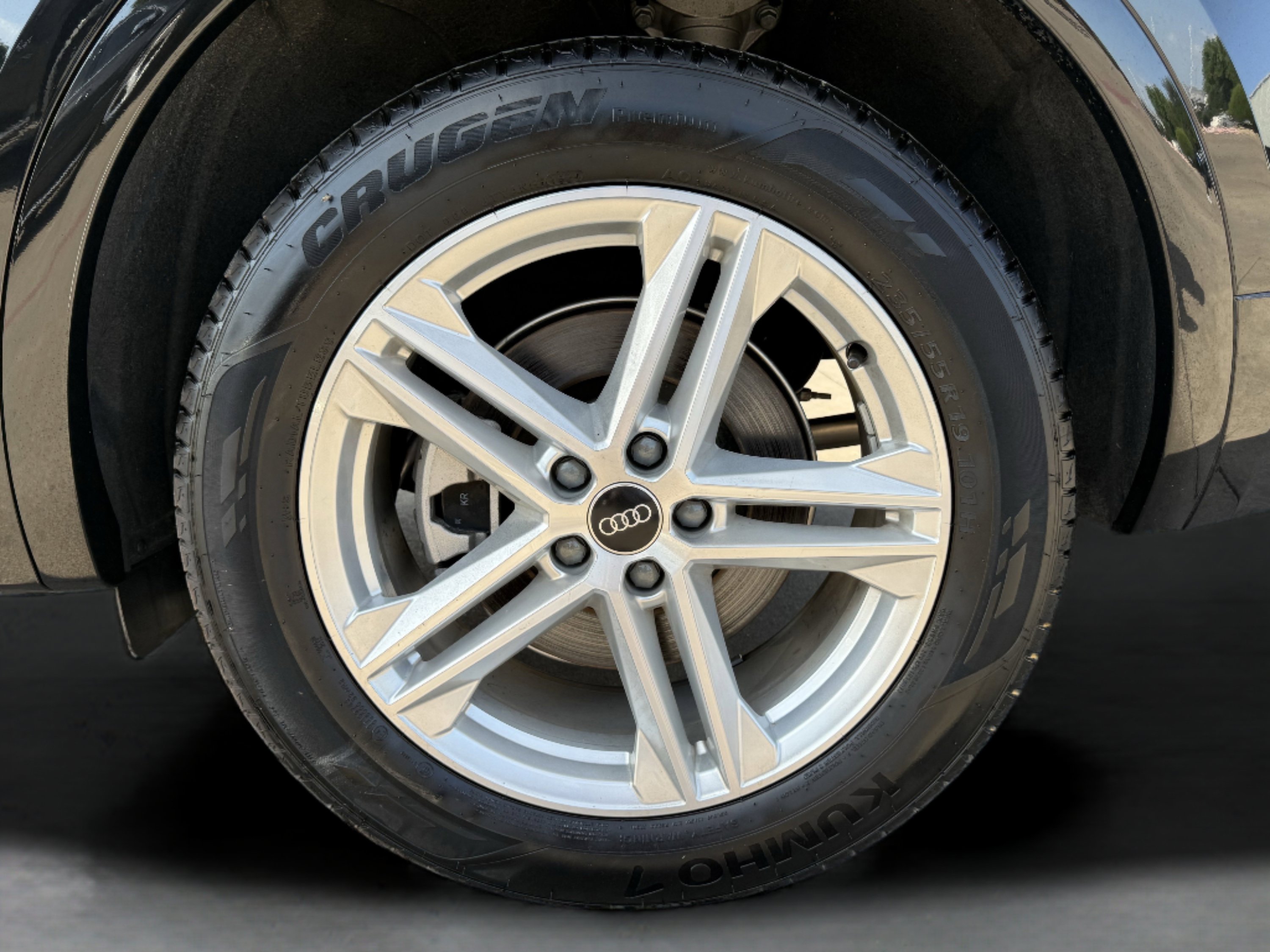 Used 2024 Audi Q5 e Premium w/ Convenience Package image 12