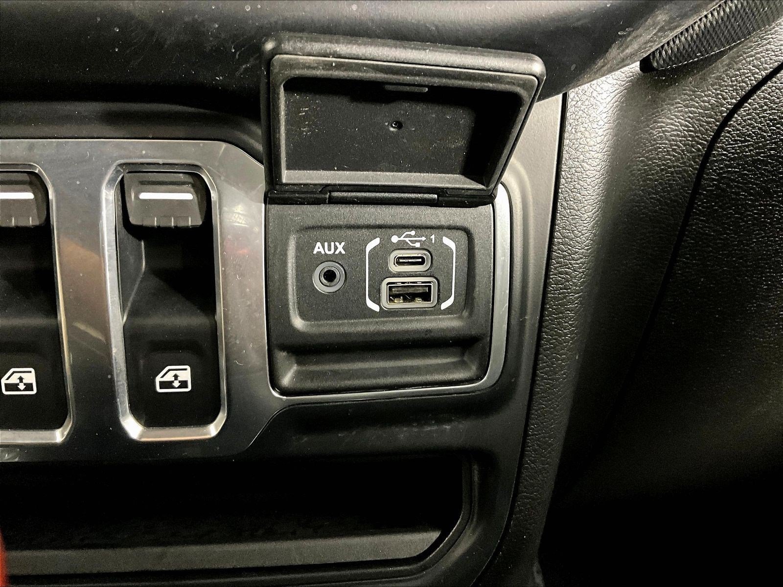 Used 2023 Jeep Wrangler Sport AWD/4WD image 16