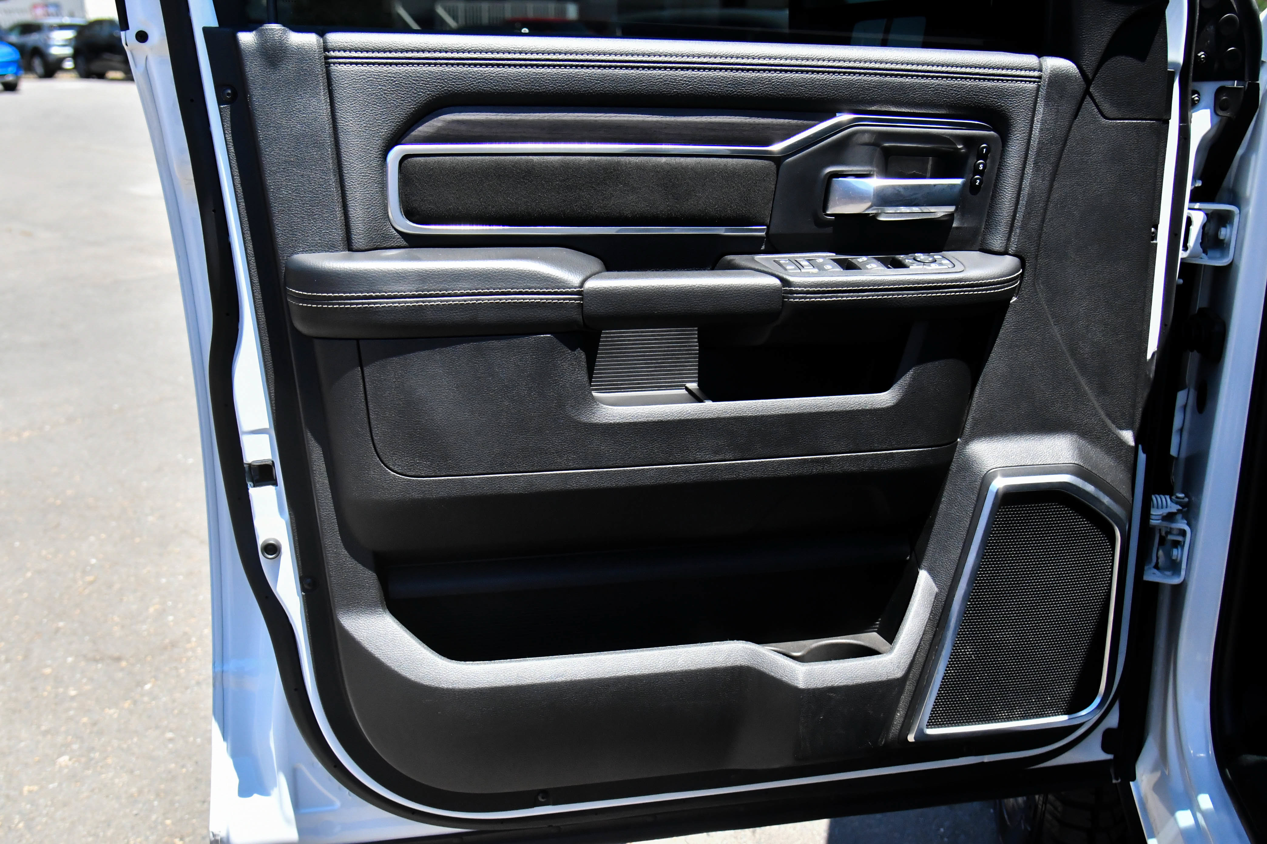 Used 2026 RAM 2500 Laramie AWD/4WD image 17