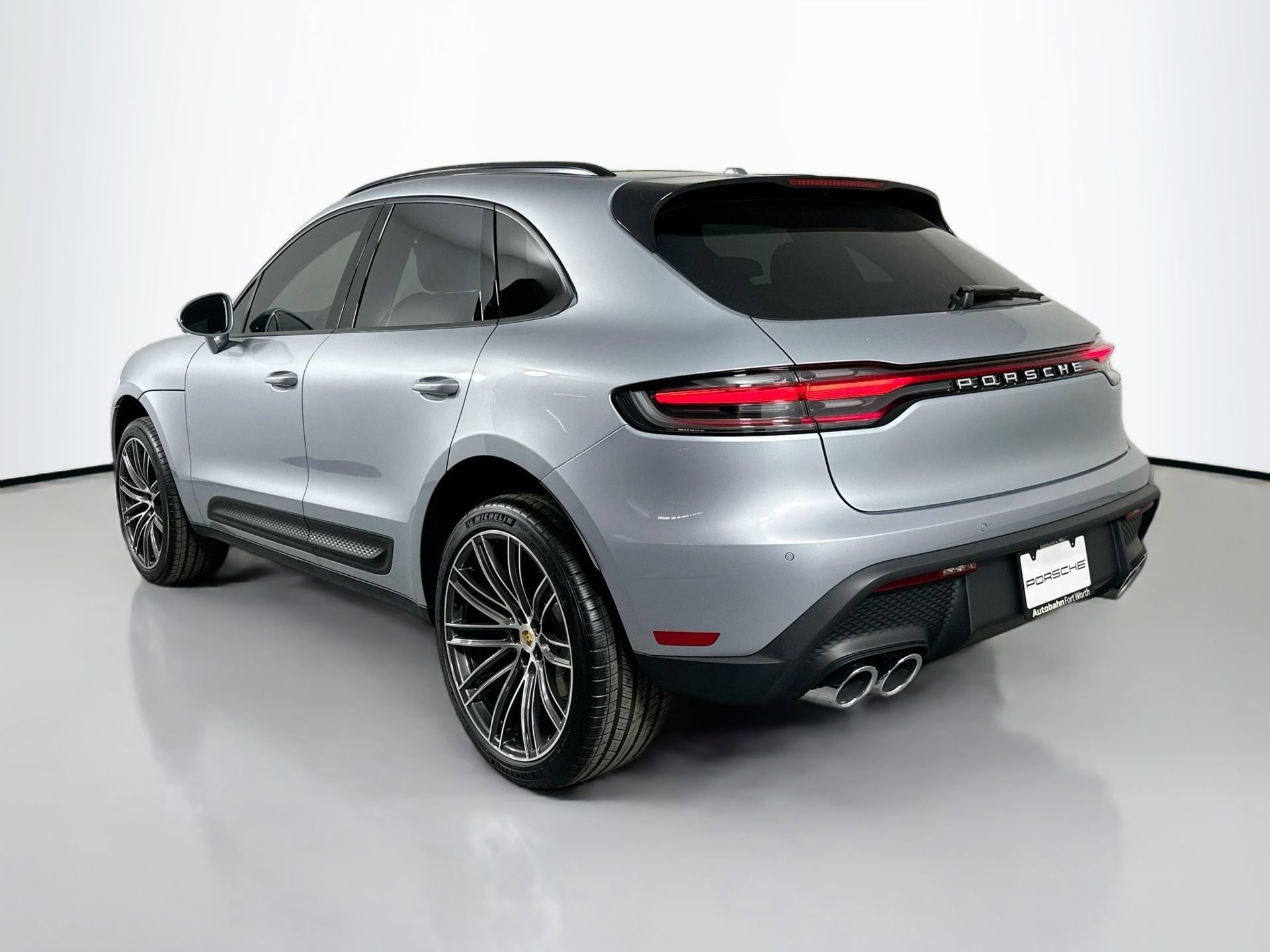 Certified 2026 Porsche Macan image 3