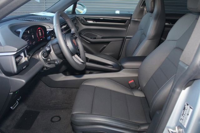 New 2025 Porsche Macan 4S Electric image 5