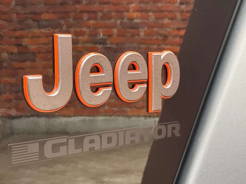 Used 2023 Jeep Gladiator Mojave w/ Cold Weather Group AWD/4WD image 5