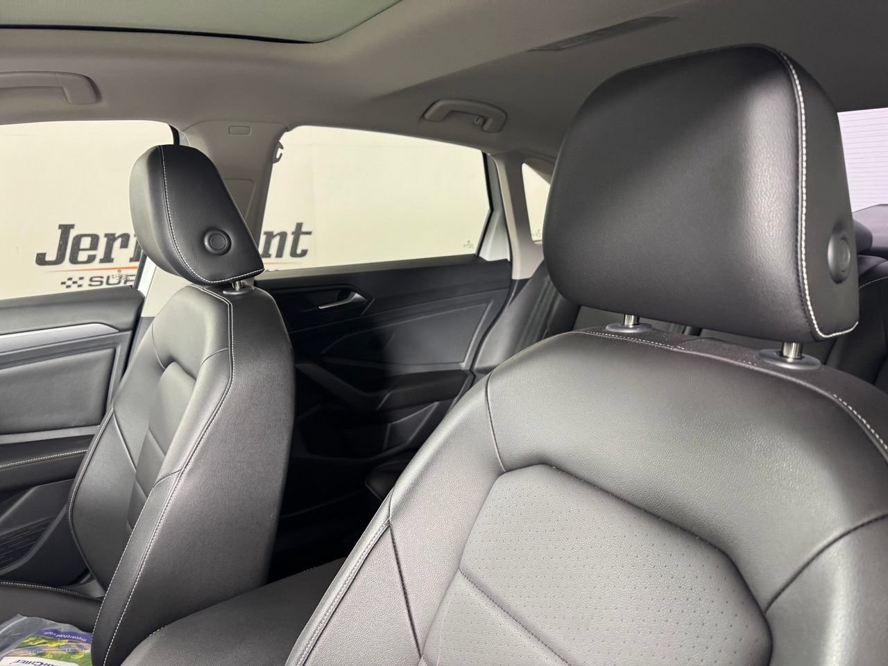 Used 2023 Volkswagen Jetta SE w/ Panoramic Sunroof Package FWD image 10