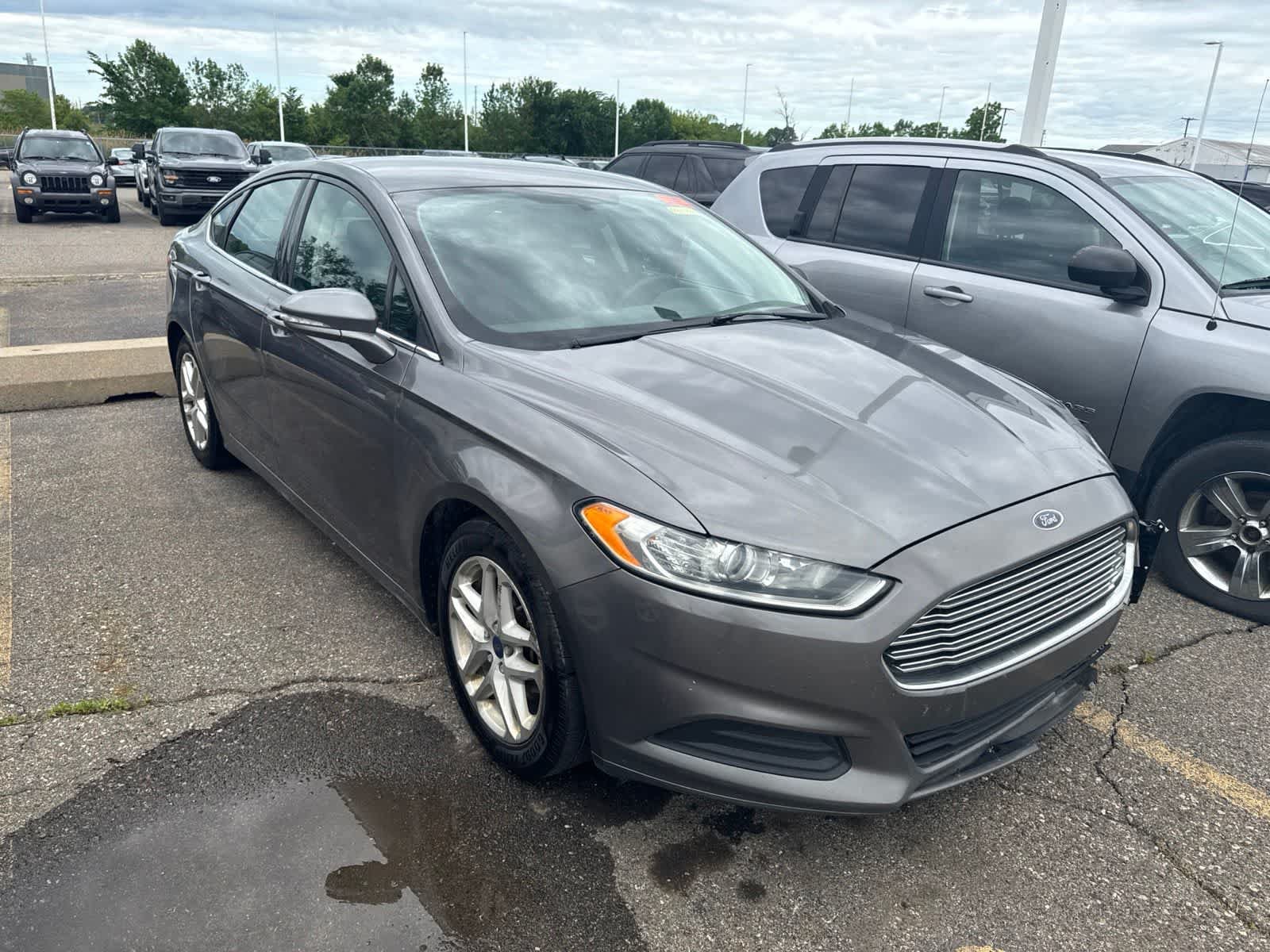 Used 2014 Ford Fusion SE FWD image 9