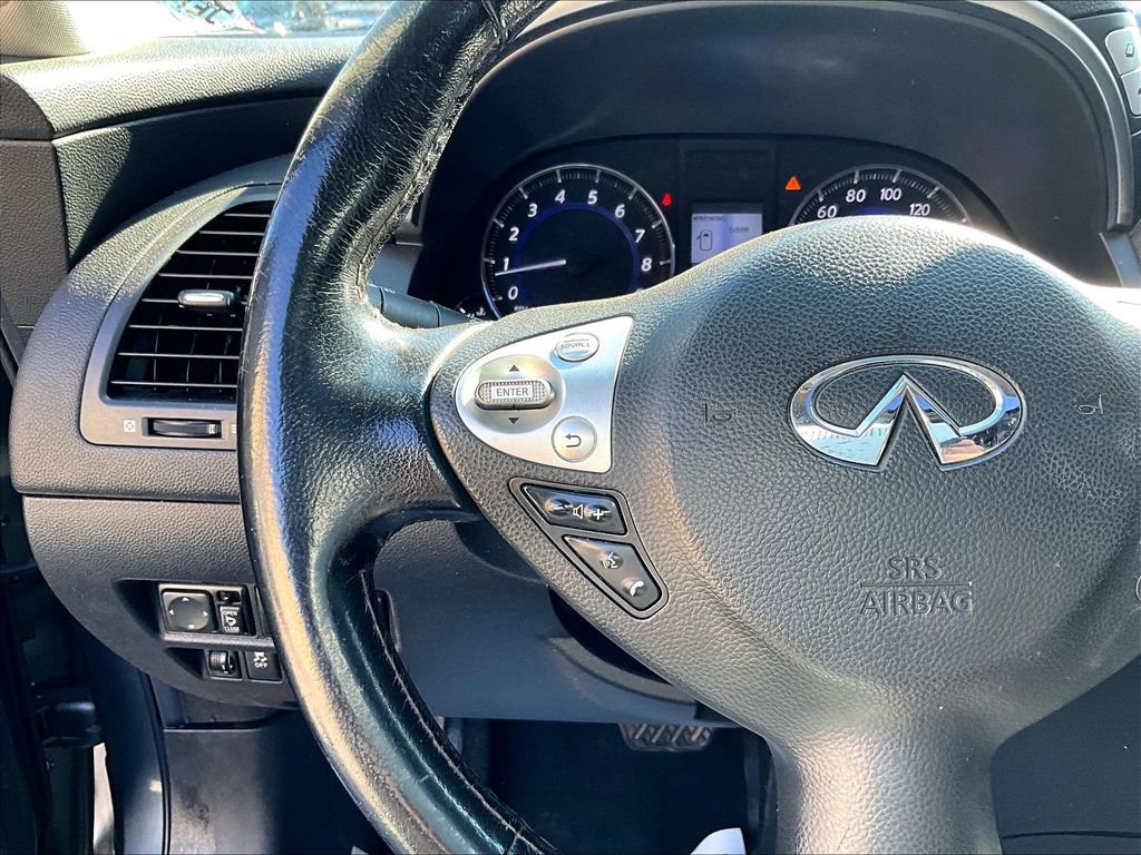 Used 2017 INFINITI QX70 AWD w/ Premium Package image 15