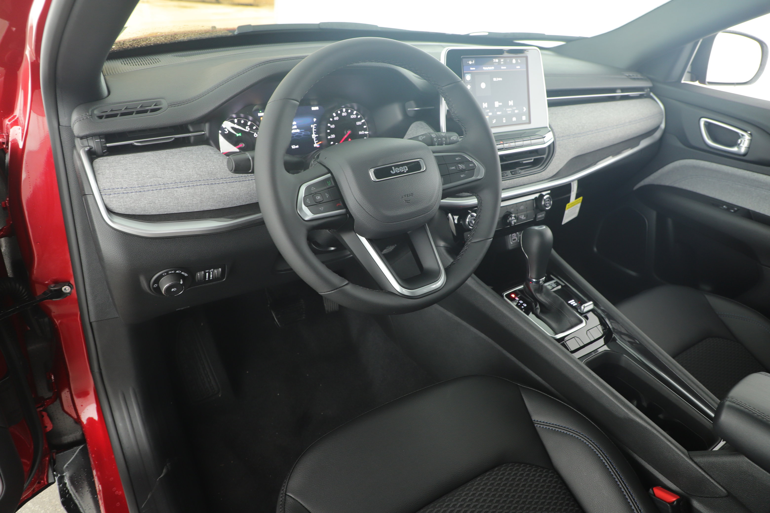 New 2026 Jeep Compass Latitude image 12