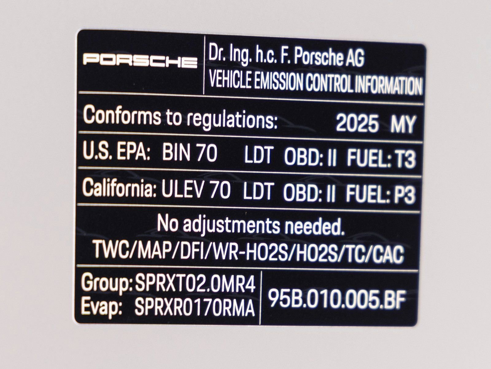 Certified 2025 Porsche Macan image 36