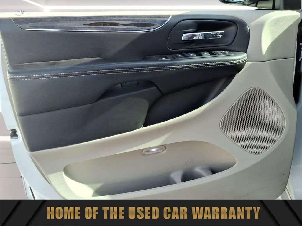 Used 2014 Chrysler Town & Country Touring FWD image 12