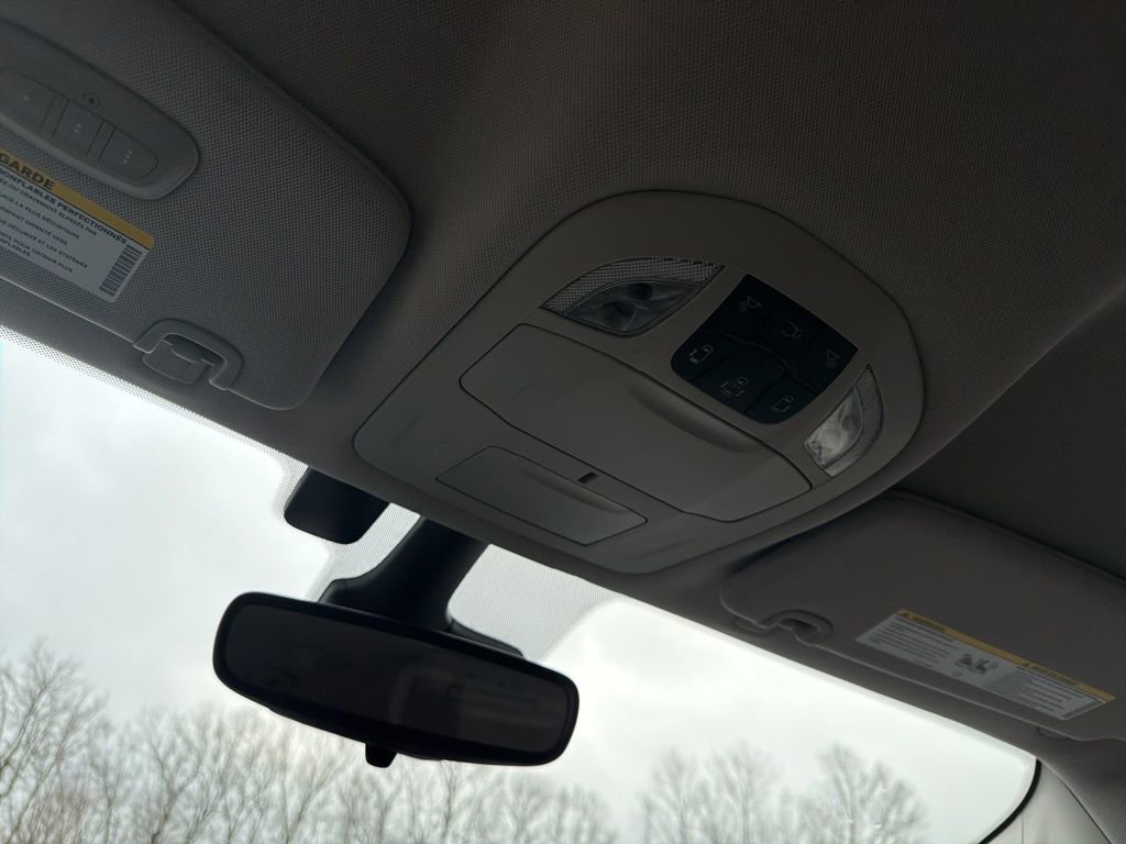 Used 2018 Chrysler Pacifica Touring-L w/ Advanced Safetytec Group image 12