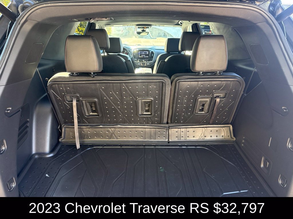 Used 2023 Chevrolet Traverse RS w/ LPO, Floor Liner Package AWD/4WD image 18