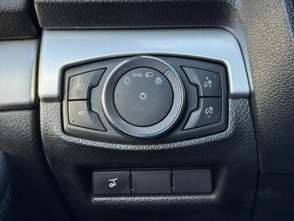 Used 2017 Ford Explorer XLT image 22