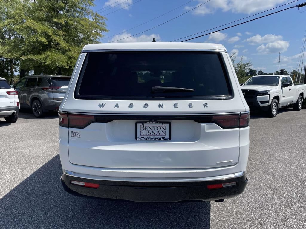 Used 2024 Jeep Wagoneer L Series II w/ Flexible Seating Group AWD/4WD image 4