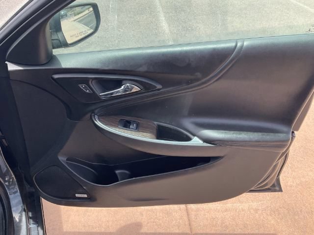 Used 2018 Chevrolet Malibu Premier w/ Premier Sun and Wheel Package FWD image 22