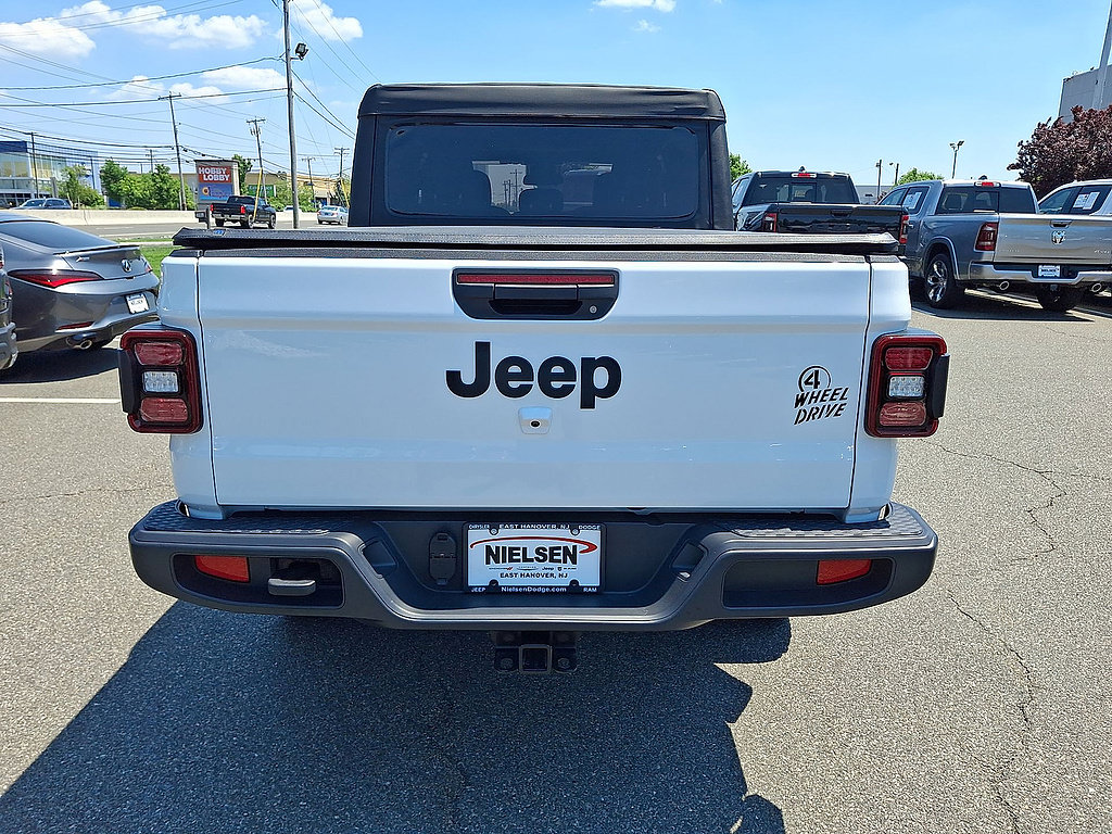 Used 2025 Jeep Gladiator Sport AWD/4WD image 7