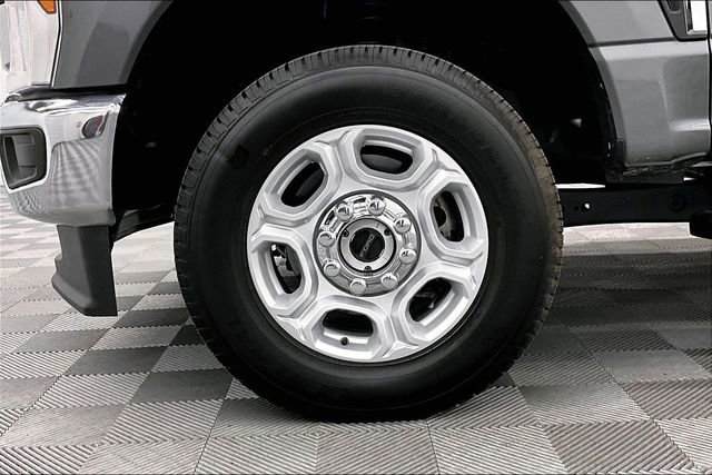 Used 2025 Ford F250 XLT AWD/4WD image 9