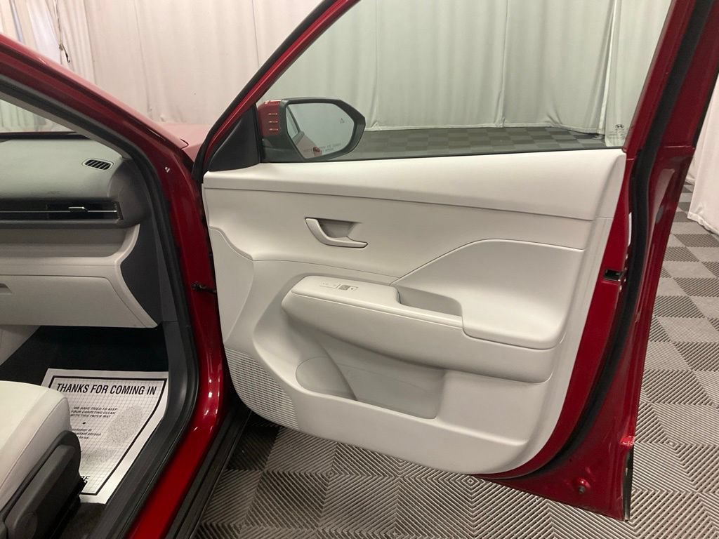 Used 2025 Hyundai Kona SEL AWD/4WD image 30