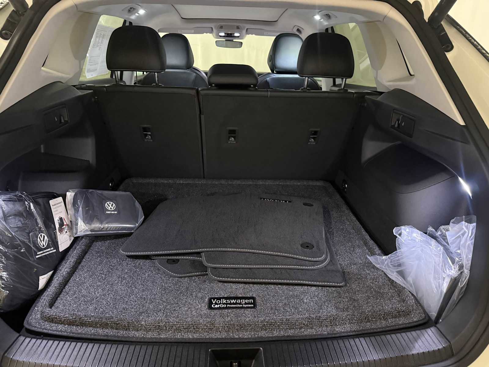 Certified 2025 Volkswagen Tiguan SE w/ Panoramic Sunroof Package image 25