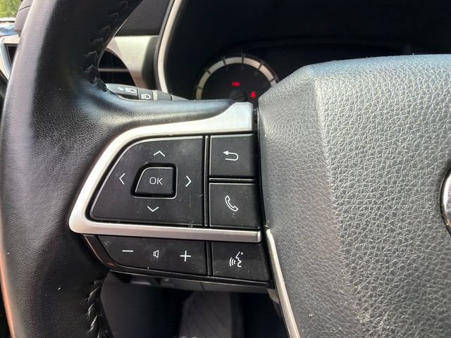 Used 2023 Toyota Highlander XLE AWD/4WD image 30