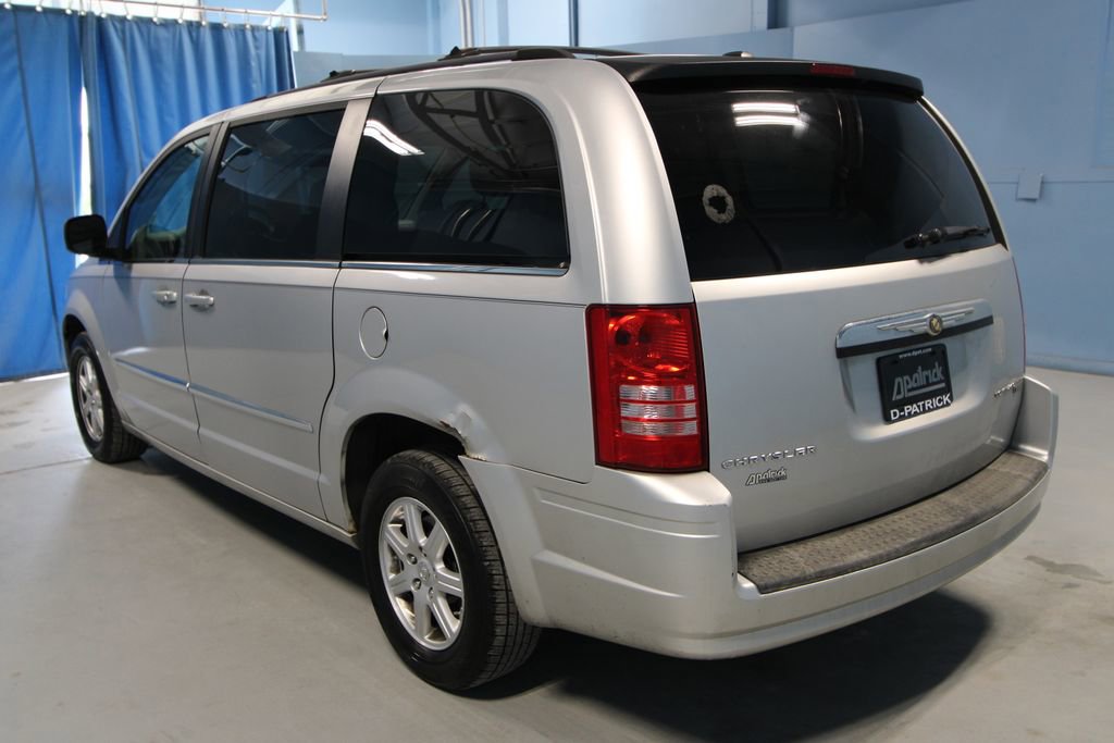 Used 2010 Chrysler Town & Country Touring image 23