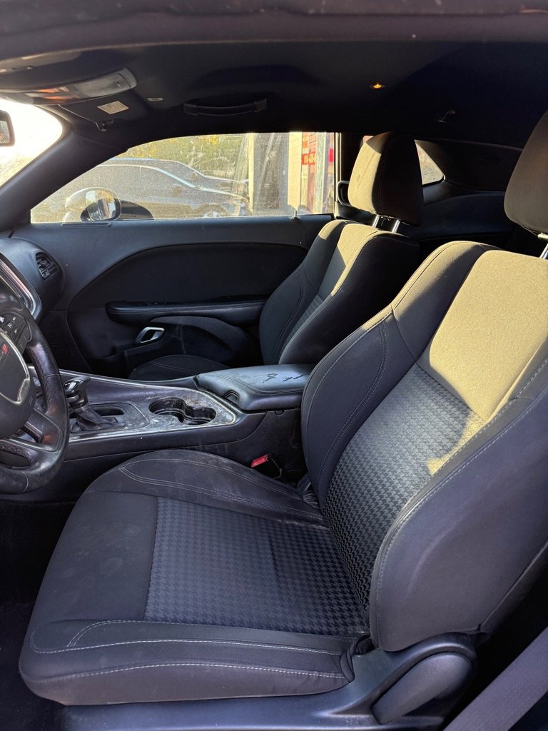 Used 2017 Dodge Challenger SXT image 8