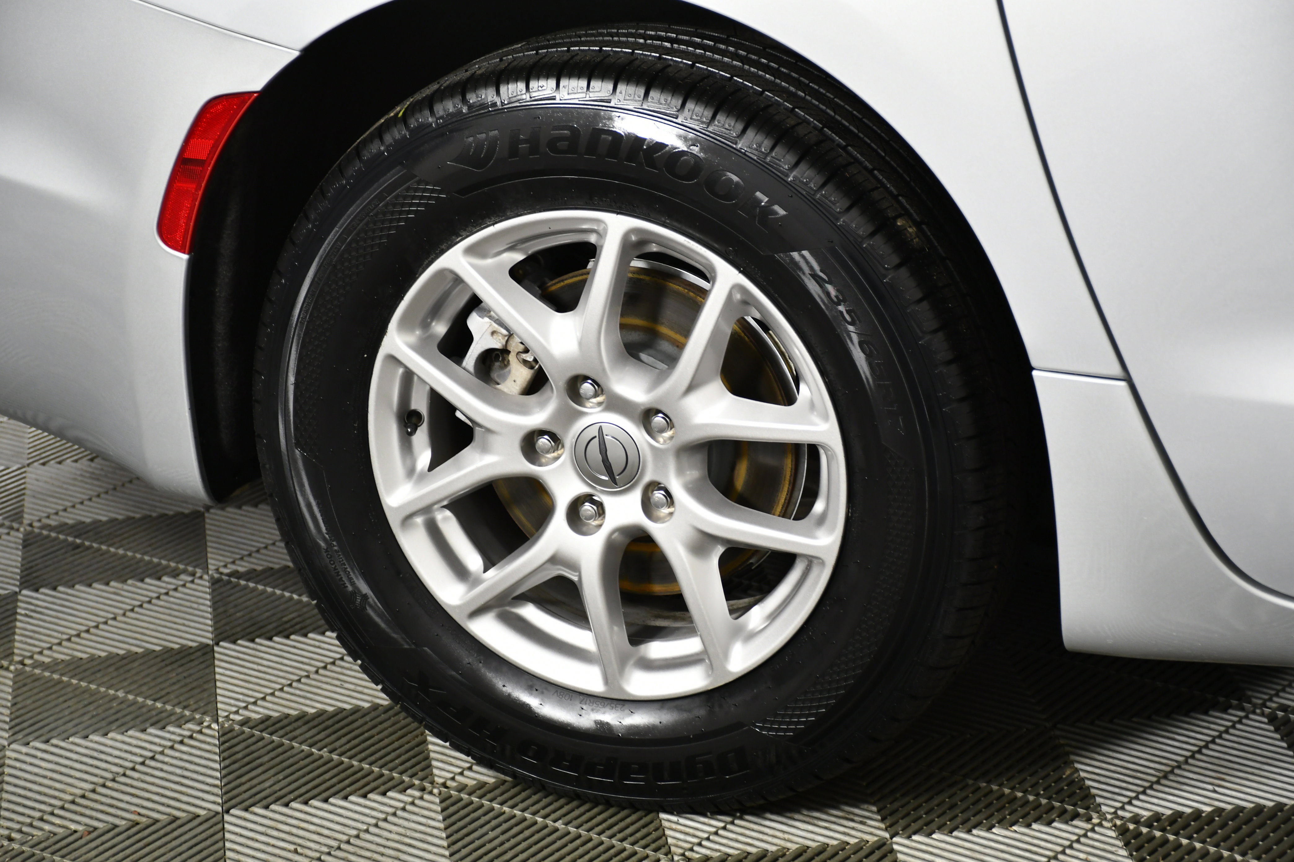 Used 2024 Chrysler Pacifica Touring-L image 54