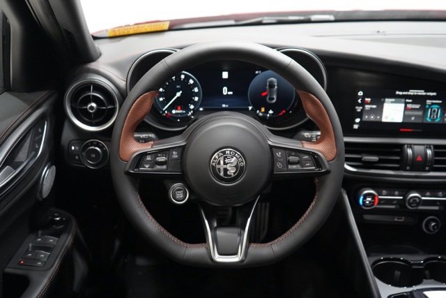 New 2025 Alfa Romeo Giulia Intensa w/ Driving Assist Package image 12