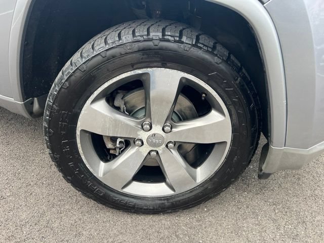 Used 2014 Jeep Grand Cherokee Overland w/ Advanced Technology Group AWD/4WD image 37