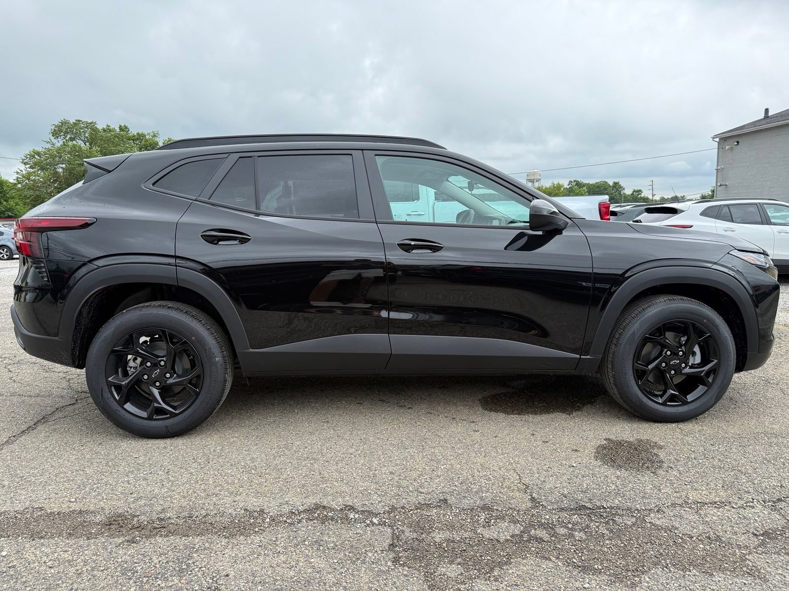 New 2026 Chevrolet Trax LT w/ Midnight Edition FWD image 9