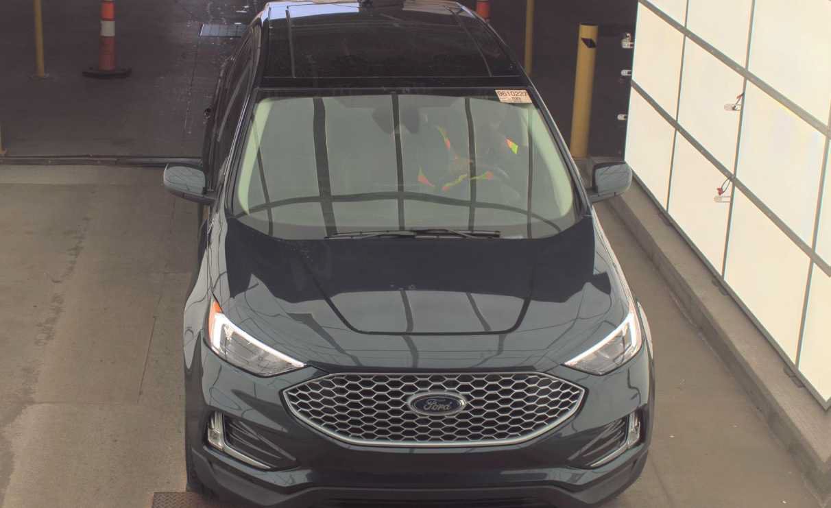 Used 2024 Ford Edge SEL w/ Convenience Package AWD/4WD image 3
