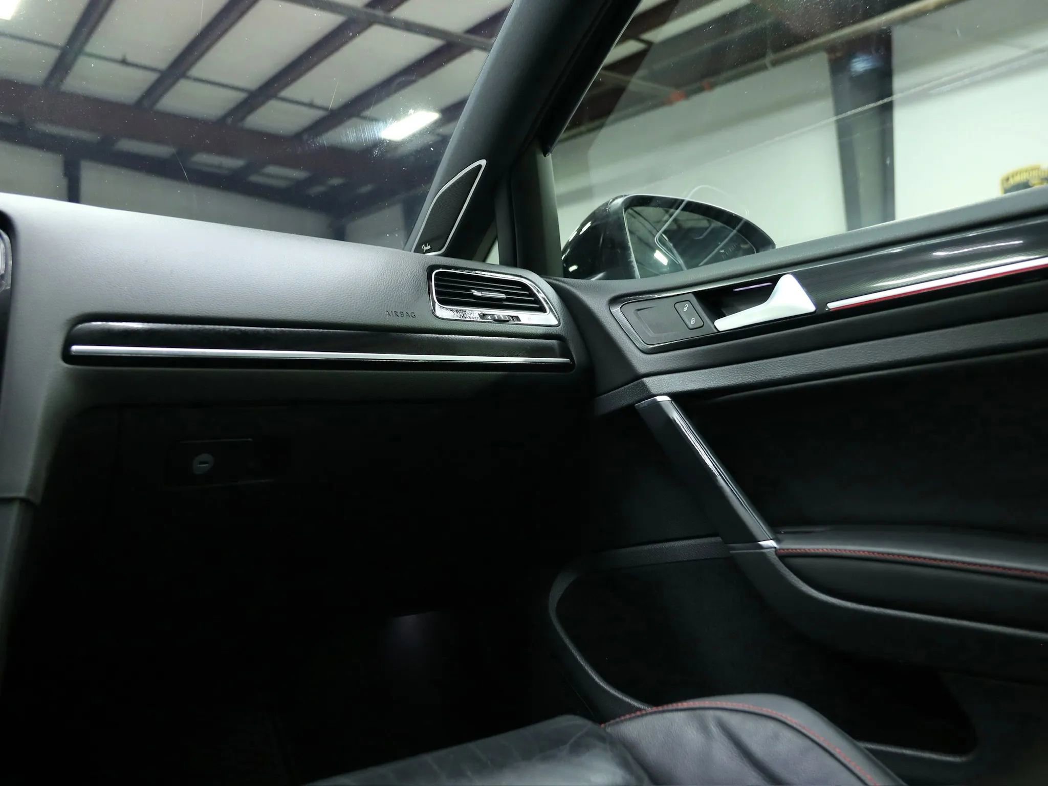 Used 2015 Volkswagen GTI SE image 31