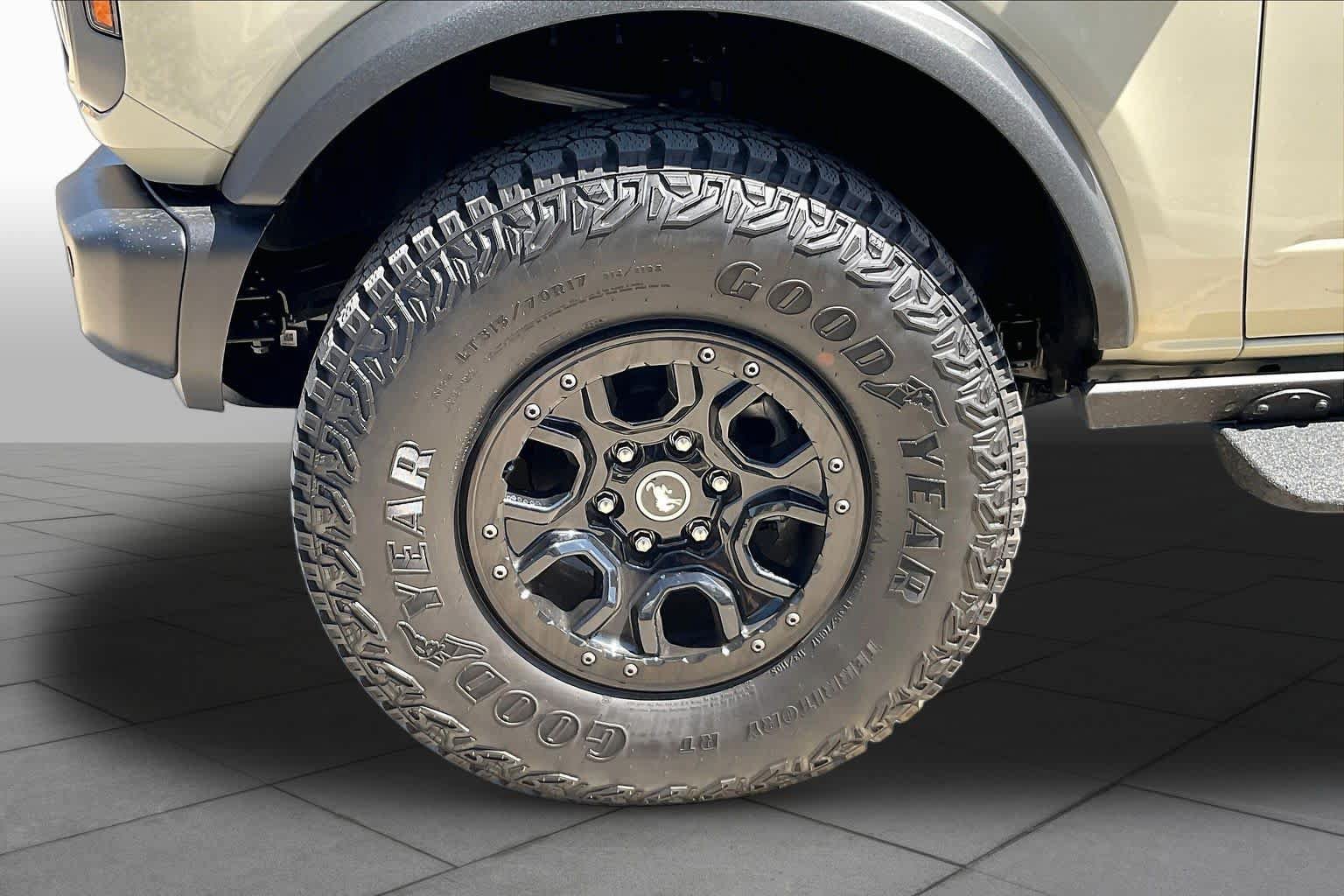 Used 2025 Ford Bronco Badlands AWD/4WD image 11