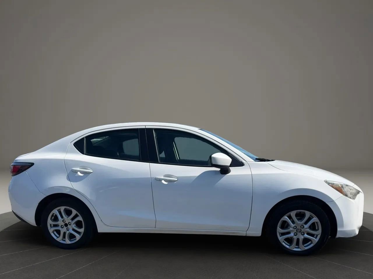 Used 2016 Scion iA FWD image 4