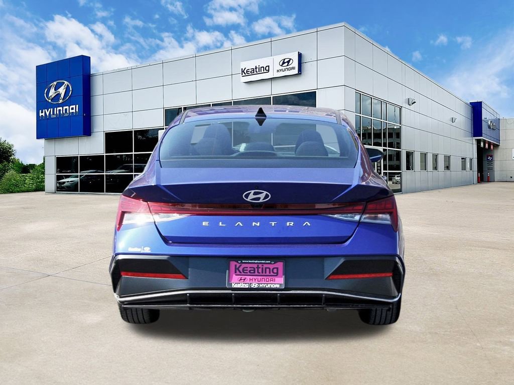 Certified 2025 Hyundai Elantra SEL image 6