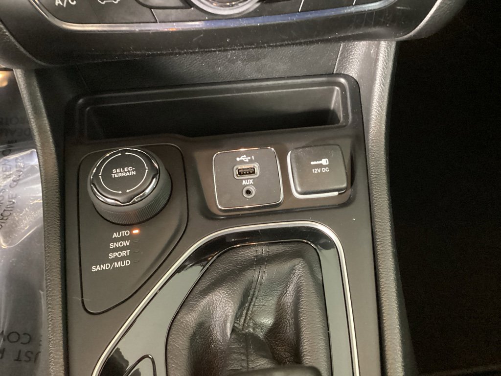 Used 2022 Jeep Cherokee Limited w/ Elite Package AWD/4WD image 26