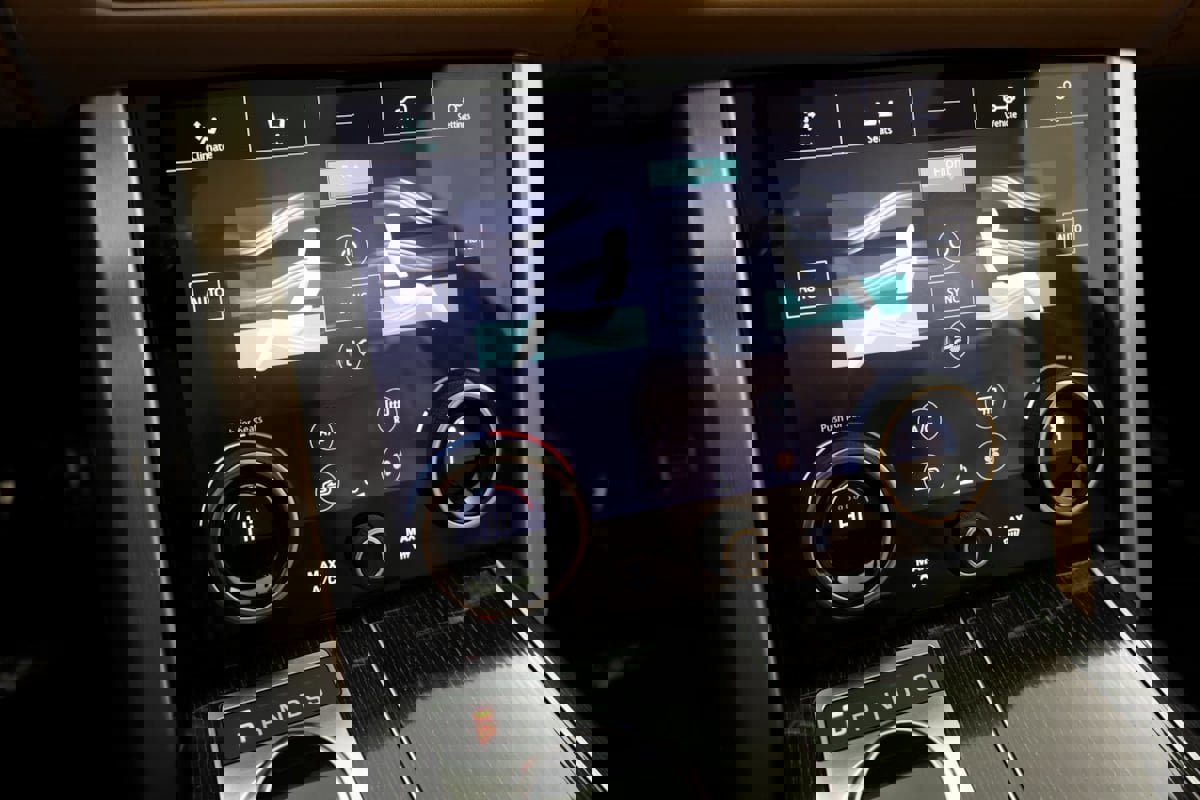 Used 2019 Land Rover Range Rover Autobiography image 31