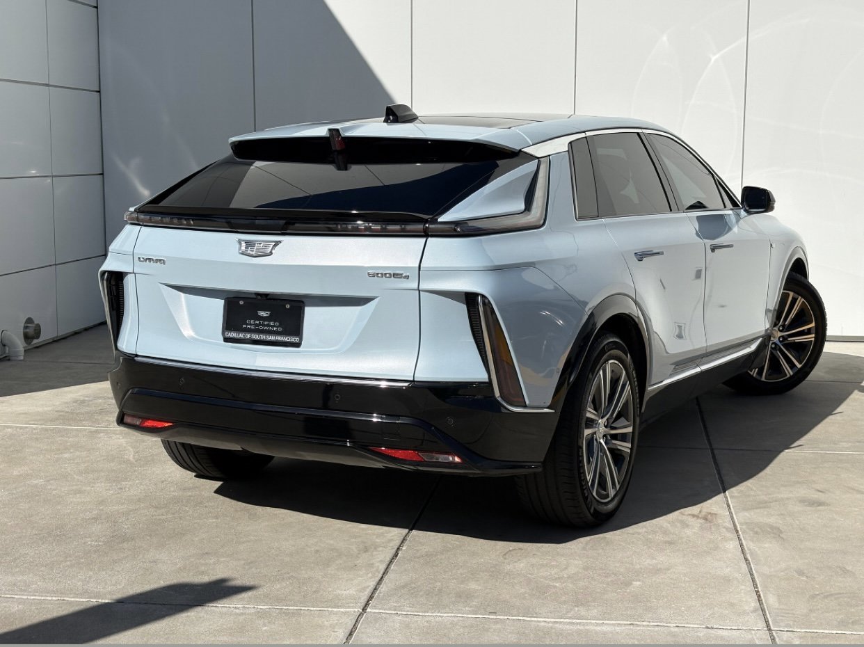 Certified 2024 Cadillac Lyriq Luxury AWD/4WD image 7