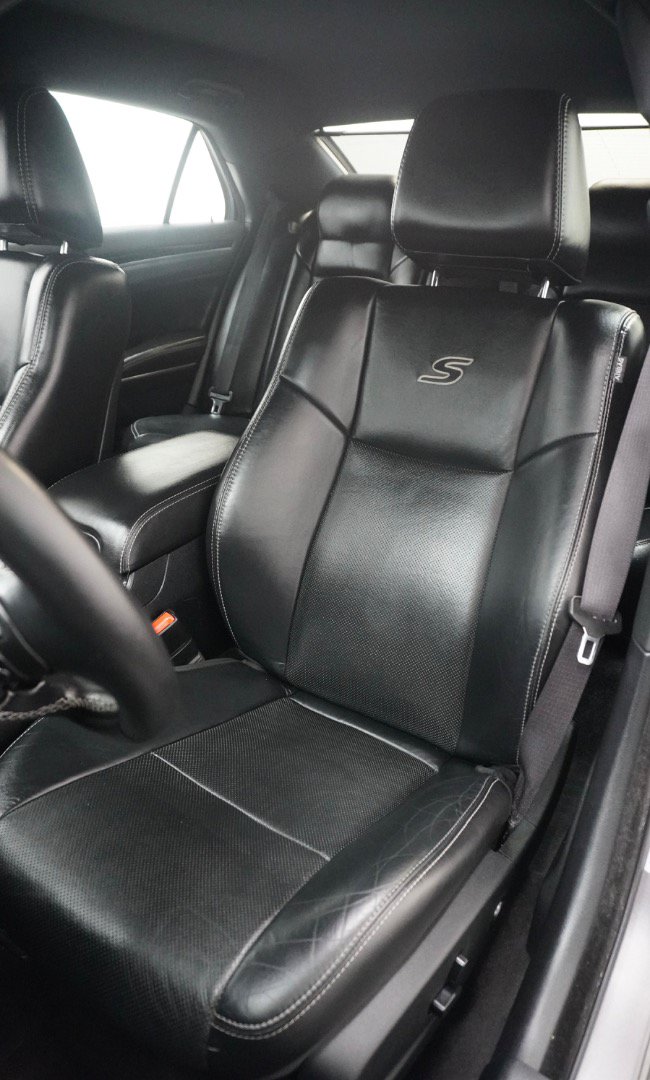 Used 2017 Chrysler 300 S w/ Safetytec Plus Group RWD image 4