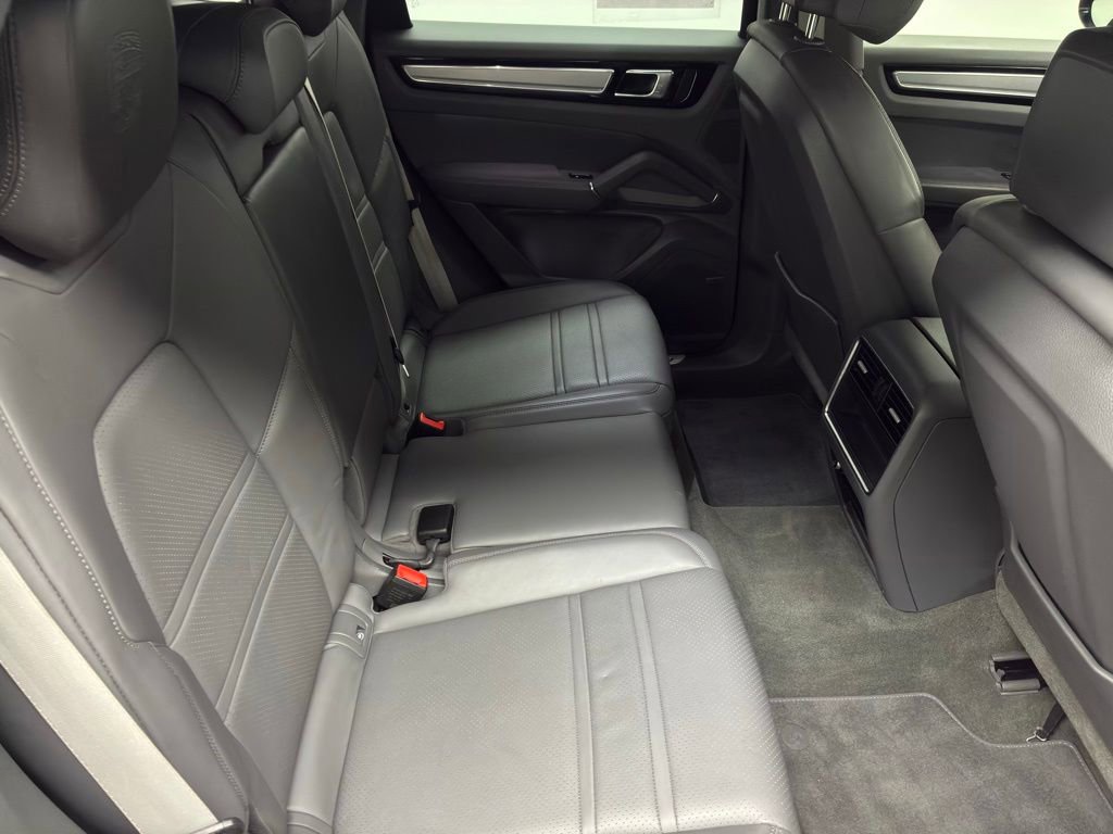 Used 2022 Porsche Cayenne Platinum Edition image 54