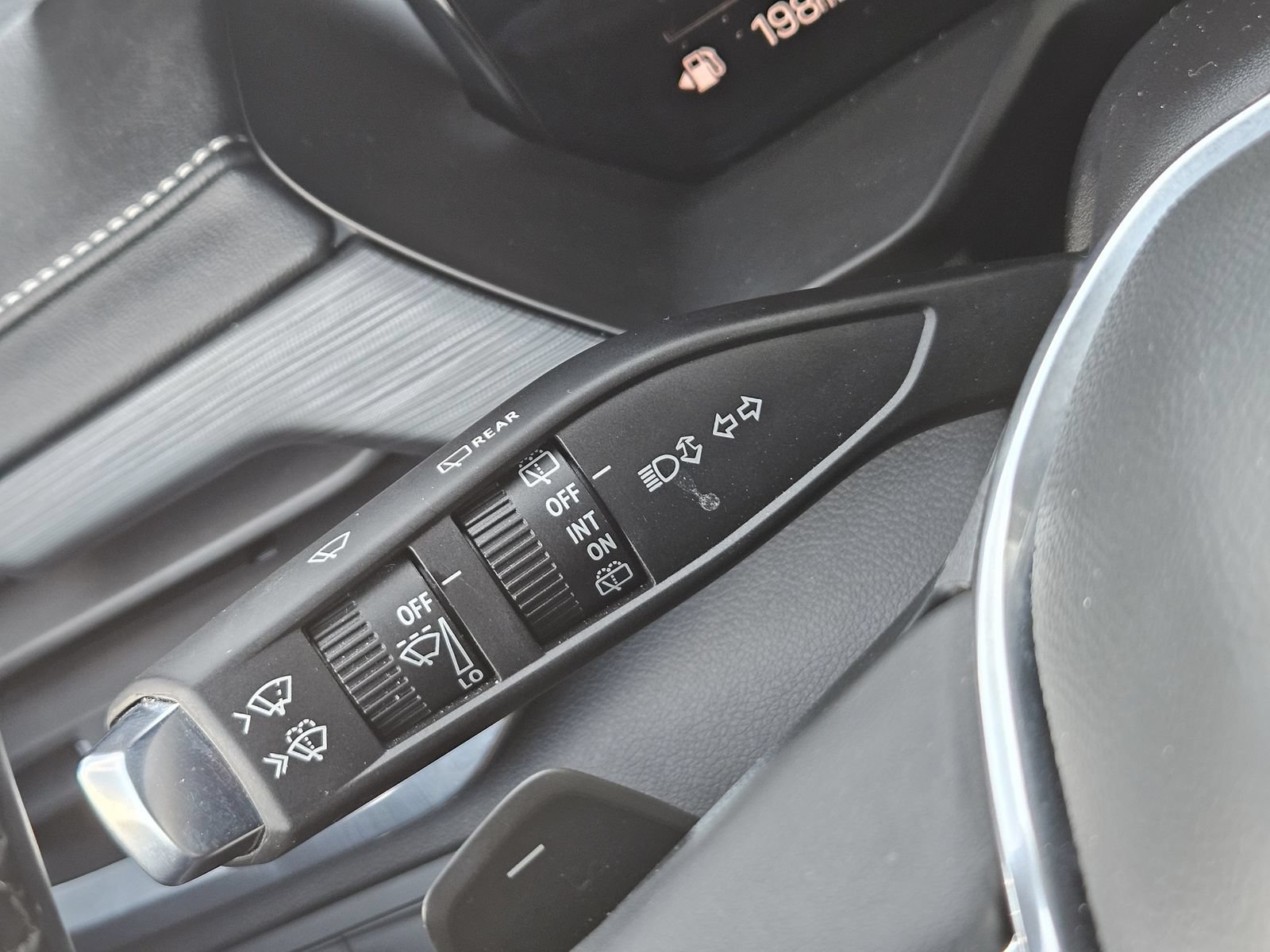 Certified 2025 GMC Acadia Elevation FWD image 27
