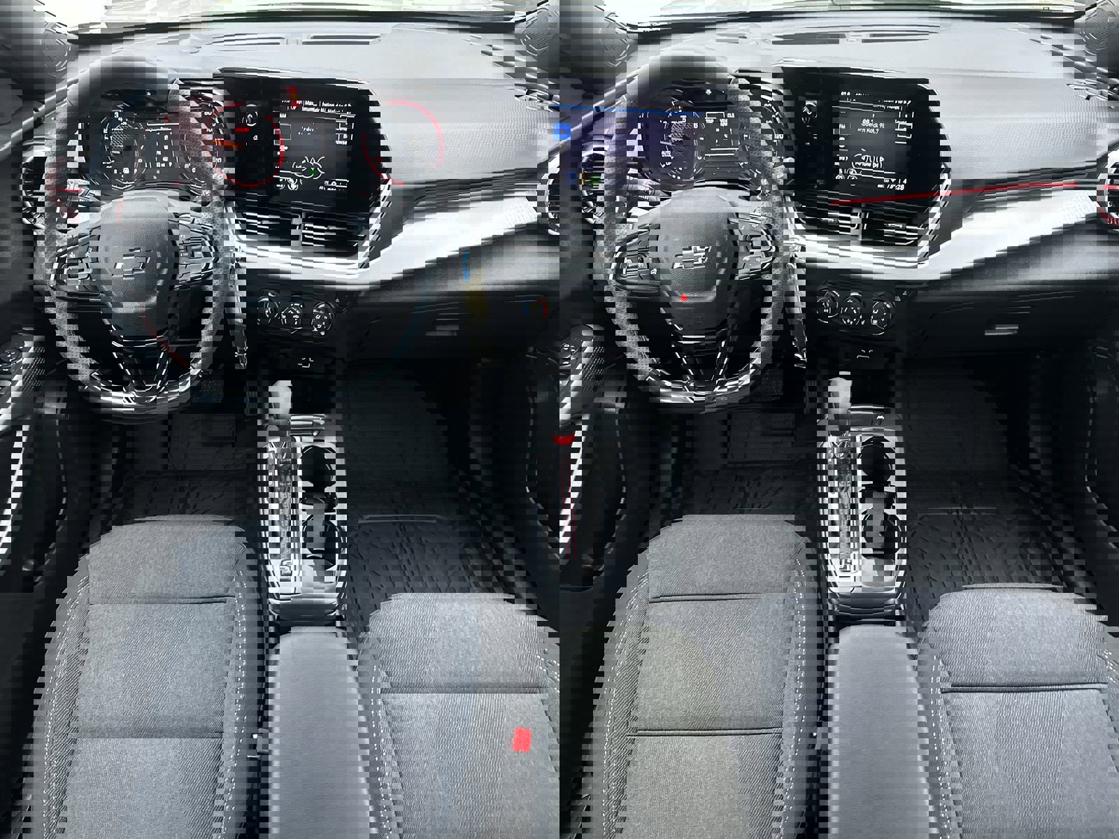 Certified 2024 Chevrolet Trax RS w/ Driver Confidence Package image 18