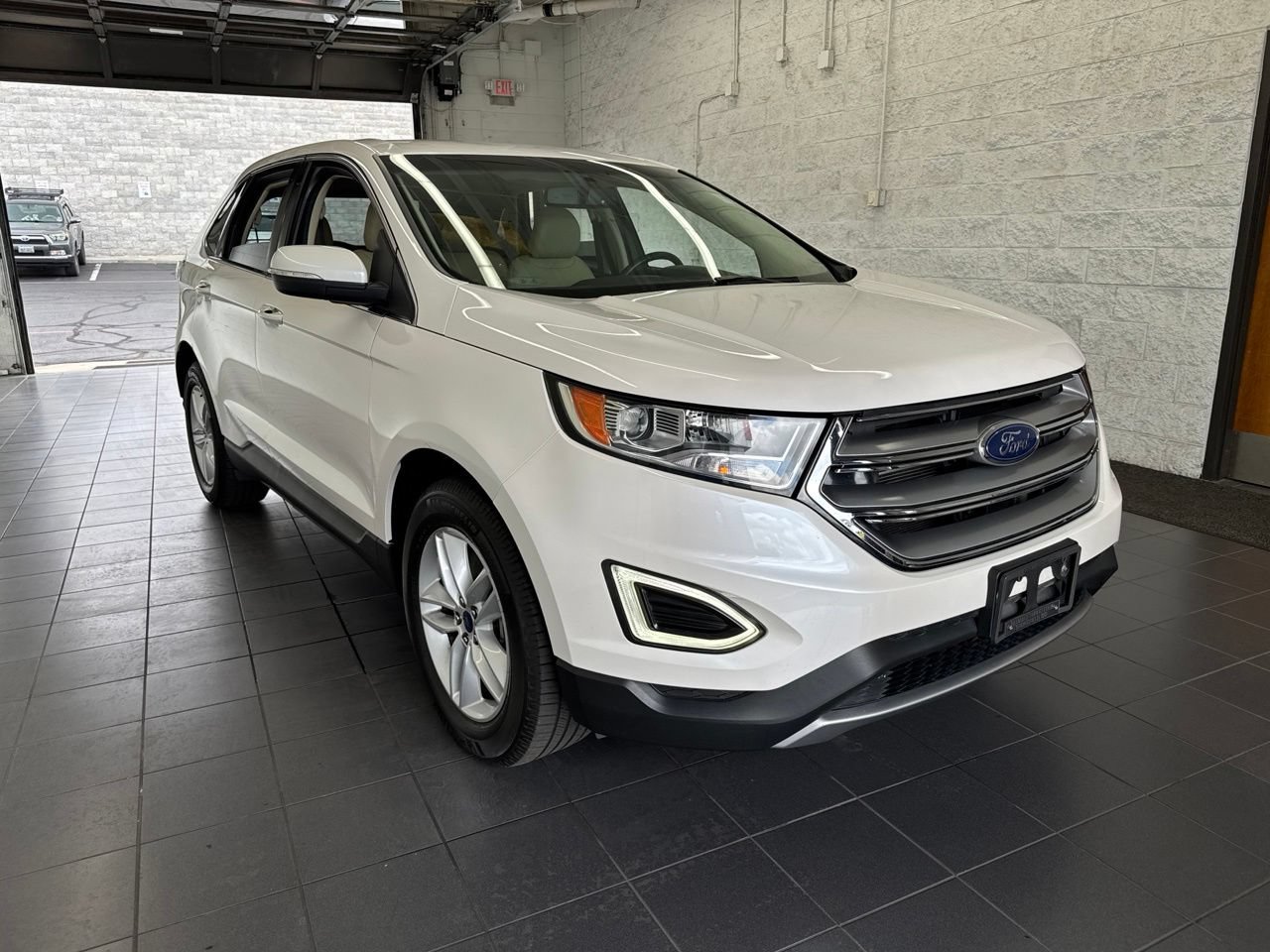 Used 2015 Ford Edge SEL w/ Equipment Group 201A AWD/4WD image 2