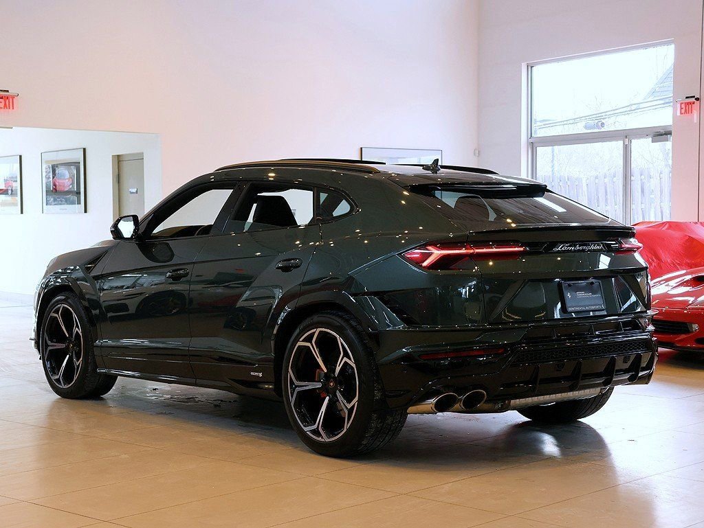 Used 2023 Lamborghini Urus S image 2