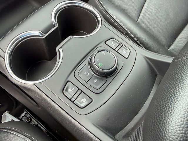 Used 2024 GMC Terrain SLT AWD/4WD image 26