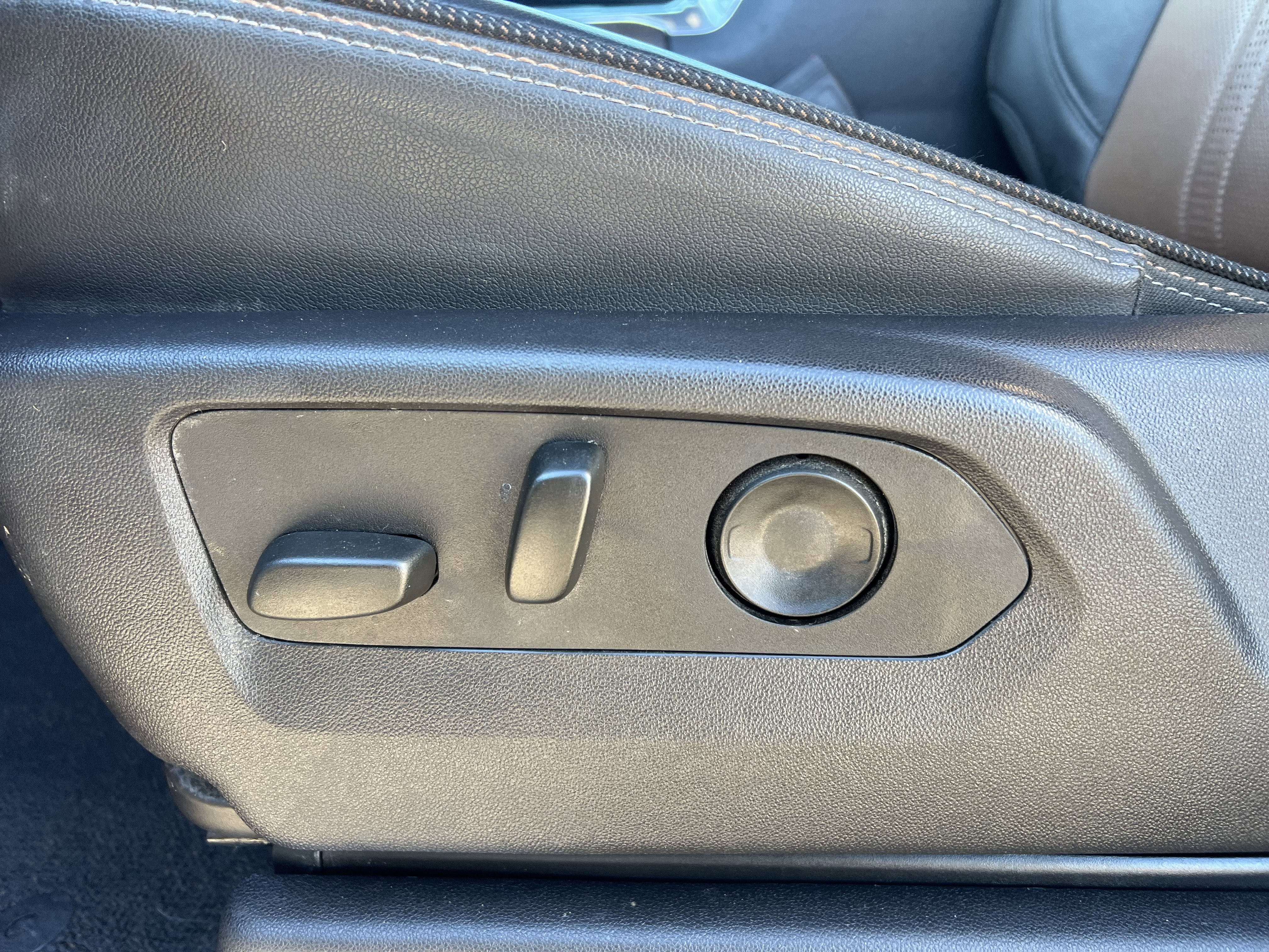 Certified 2024 Chevrolet Silverado 3500 High Country w/ Technology Package image 19