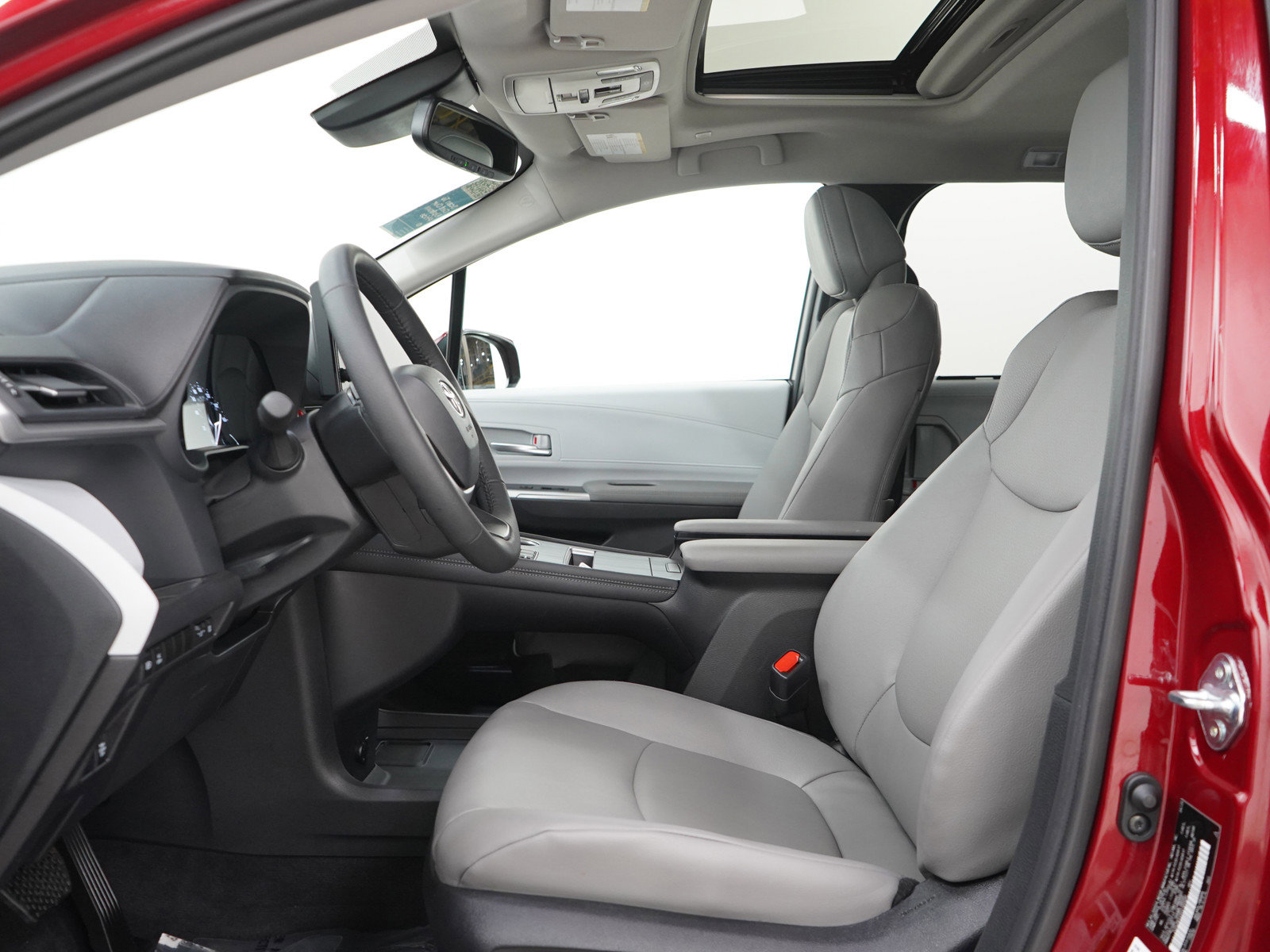 Used 2025 Toyota Sienna XLE w/ XLE Plus Package AWD/4WD image 24
