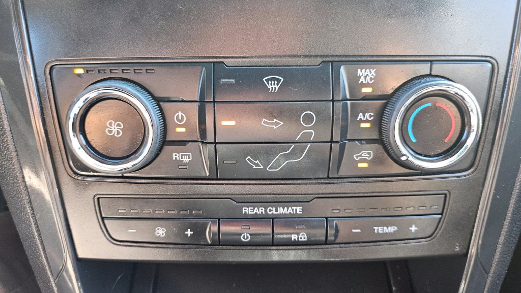 Used 2018 Ford Explorer XLT FWD image 37